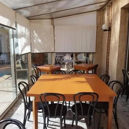 Adonis Arc Aix Ξενοδοχείο 3*