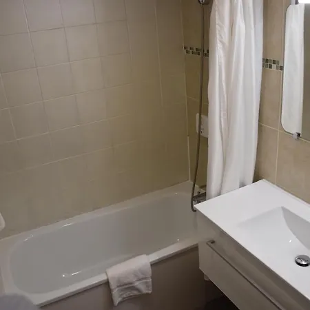 Hotel Adonis Arc Aix 3*