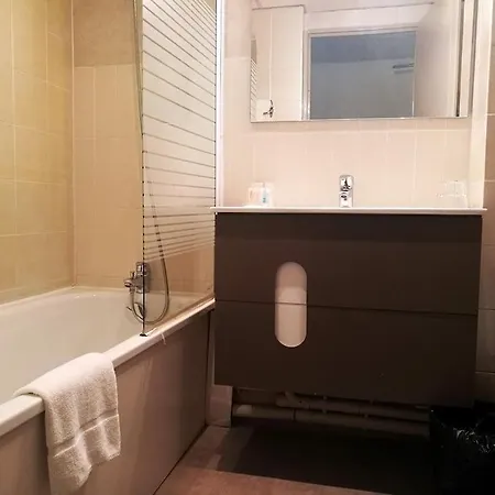 Hotel Adonis Arc Aix 3*